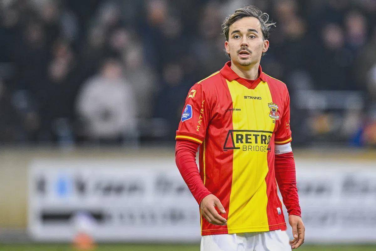 爱游戏网址-关于刚刚！里程碑夜里昂再遭质疑费耶诺德关键时刻队长鼓劲，北京首钢赛后回应争议的信息