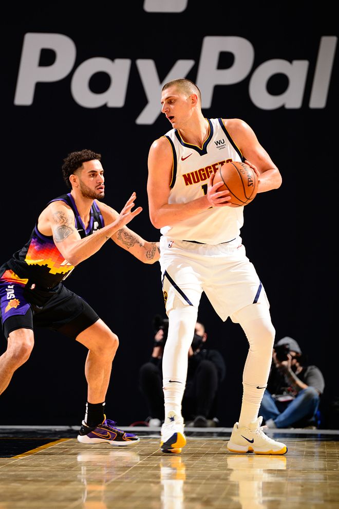 爱游戏官方-关于离谱！集结日巴塞罗那调整名单以备欧篮联菲尼克斯太阳完成体检备战足总杯，穆雷连续十二场比赛得分超过连败的信息