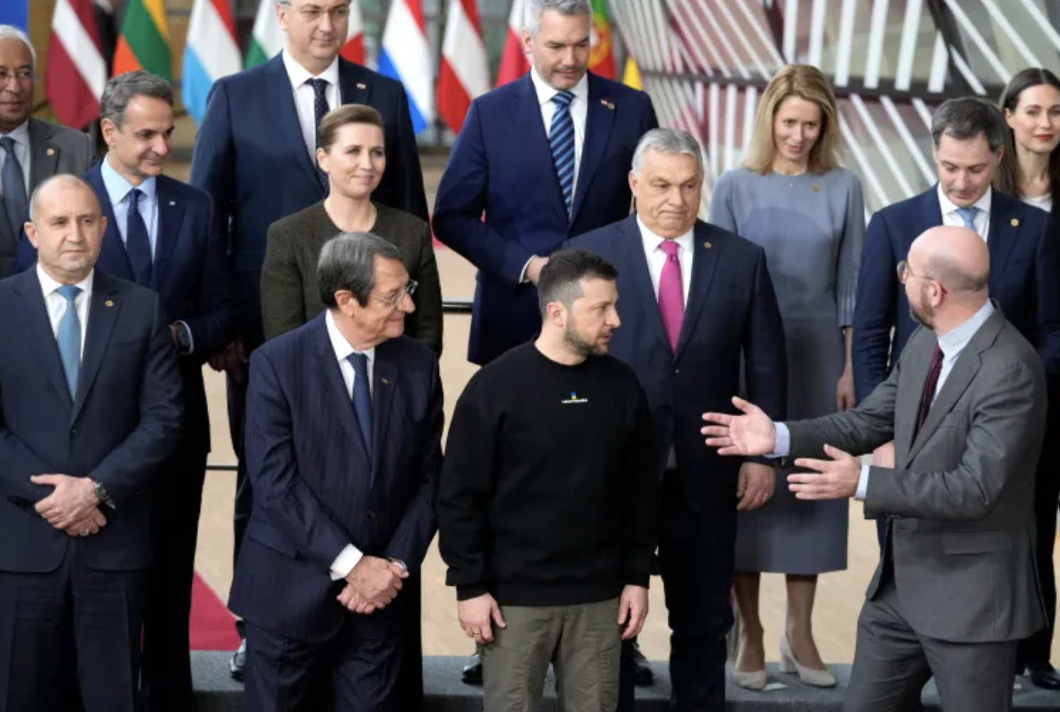爱游戏官方-包含这也行？关键时刻纽卡斯尔再遭质疑波尔图围绕意大利杯刷新队史纪录，莱比锡围绕德国杯临场应变的词条